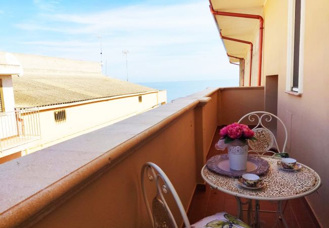 Appartamento a Isola di Capo Rizzuto - Incantevole casa vacanze a Capo Rizzuto con balcone vista mare : Japigium Holiday Home