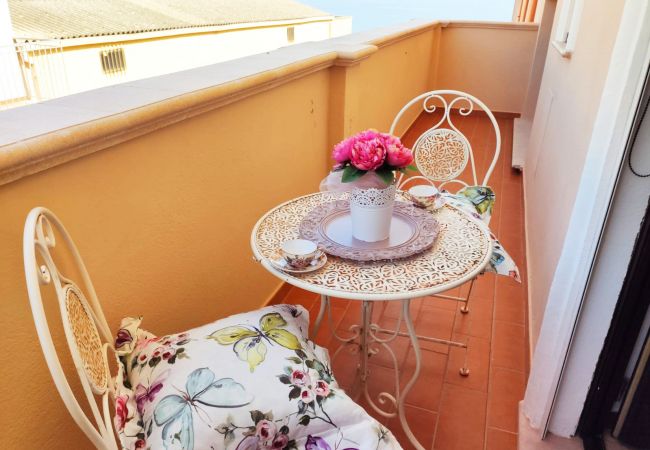 Appartamento a Isola di Capo Rizzuto - Incantevole casa vacanze a Capo Rizzuto con balcone vista mare : Japigium Holiday Home