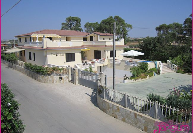 Villa in Isola di Capo Rizzuto - VILLA MIRANDA-JUANITA/BAHATI:RENTAL HOLIDAY HOUSES