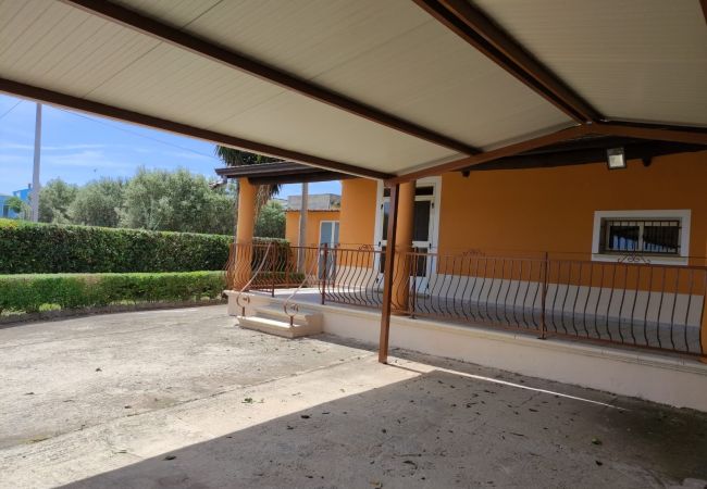 Chalet in Isola di Capo Rizzuto - HOLIDAY HOME WITH GARDEN NEAR THE SEA 