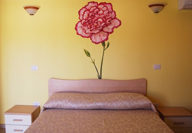 Rent by room in Isola di Capo Rizzuto - CAMERA GAROFANO |TENUTA MADRE TERRA