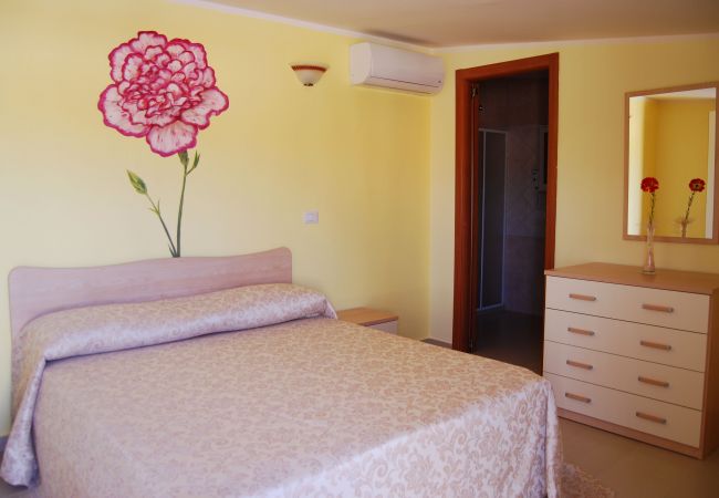 Rent by room in Isola di Capo Rizzuto - CAMERA GAROFANO |TENUTA MADRE TERRA