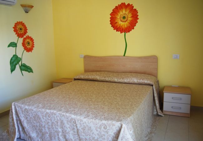 Rent by room in Isola di Capo Rizzuto - CAMERA GERBERA |TENUTA MADRE TERRA