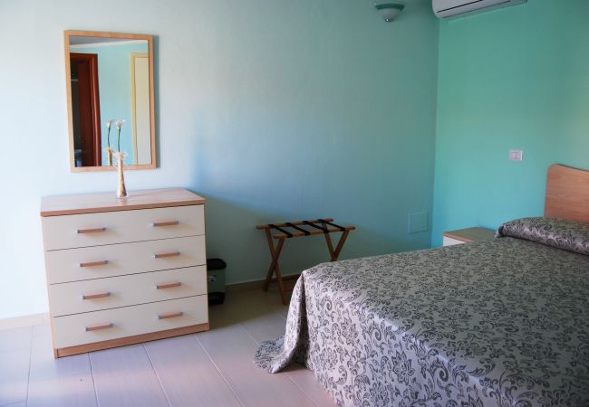 Rent by room in Isola di Capo Rizzuto - CAMERA GIGLIO |TENUTA MADRE TERRA