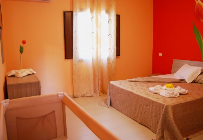 Rent by room in Isola di Capo Rizzuto - CAMERA TULIPANO |TENUTA MADRE TERRA