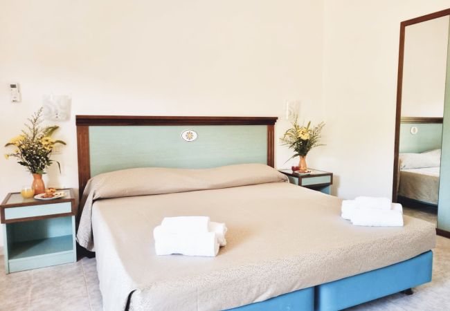 Rent by room in Capopiccolo - BAIA DEI GIGLI 2 PAX