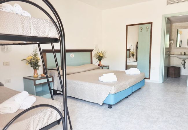 Rent by room in Capopiccolo - BAIA DEI GIGLI 4 PAX